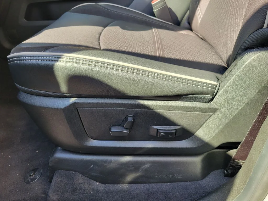 New 2026 Ceramic Gray Clear-Coat Exterior Paint RAM Laramie image 15