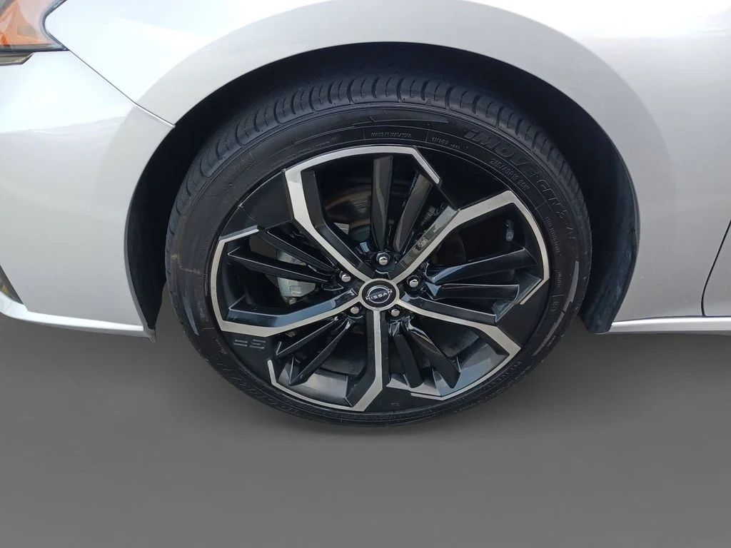 Used 2024 Silver Nissan 2.5 SR image 15