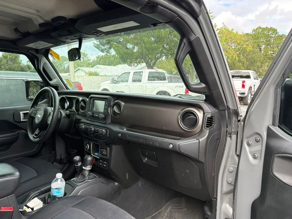 Used 2018 Gray Jeep Unlimited Sport image 8