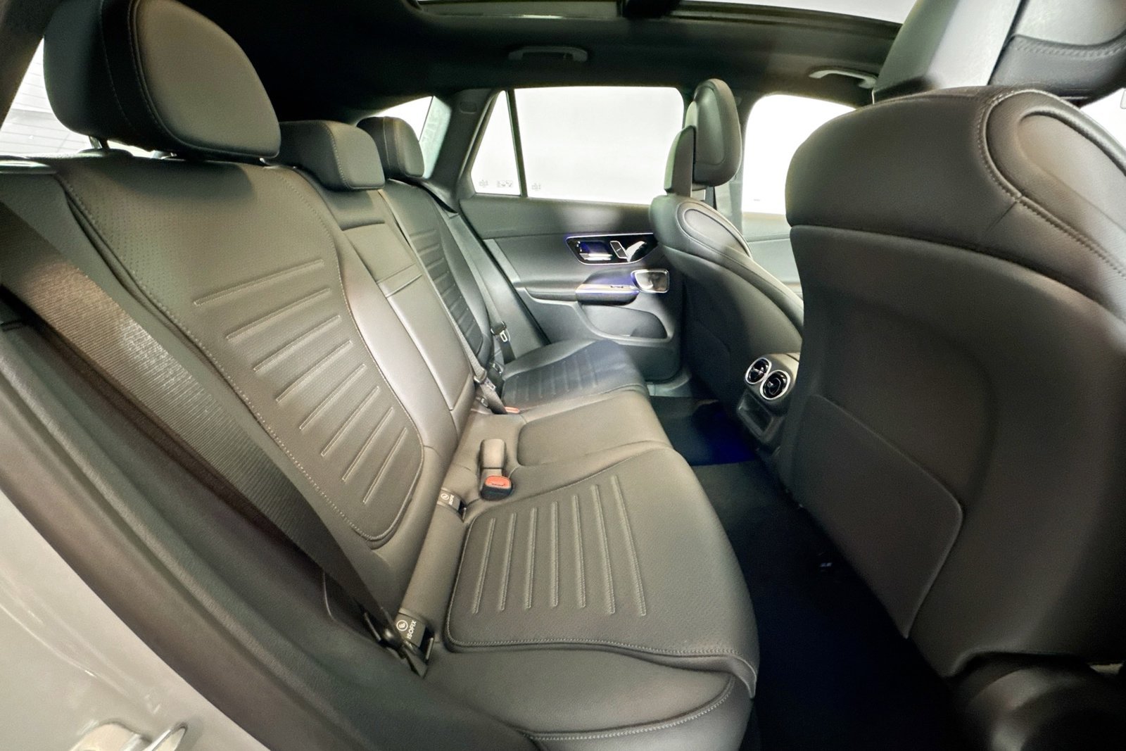 New 2026 Manufaktur Alpine Grey Mercedes-Benz GLC 300 image 24