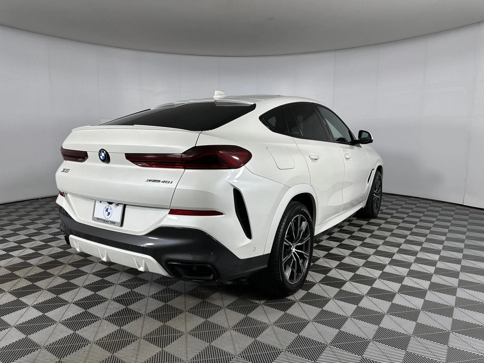 Used 2022 Mineral White Metallic BMW xDrive40i image 55