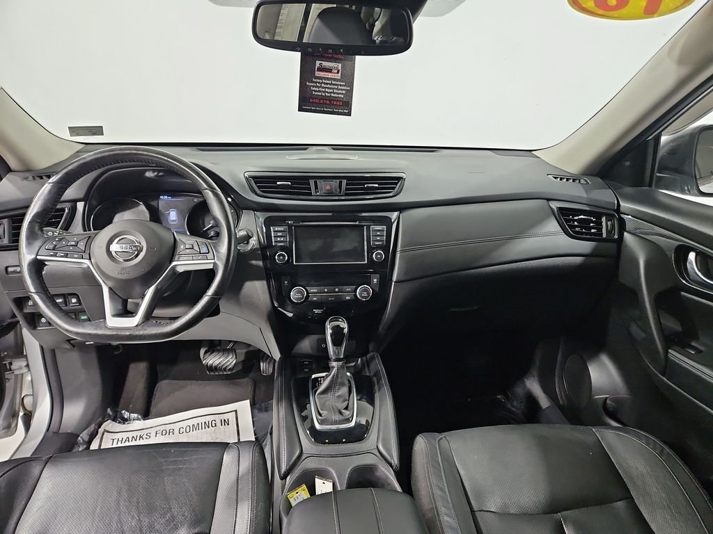 Used 2018 Silver Nissan SL image 13