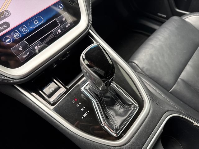 Used 2022 Crystal White Pearl Subaru Limited image 27