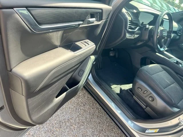 Used 2025 Sterling Metallic GMC Elevation image 19
