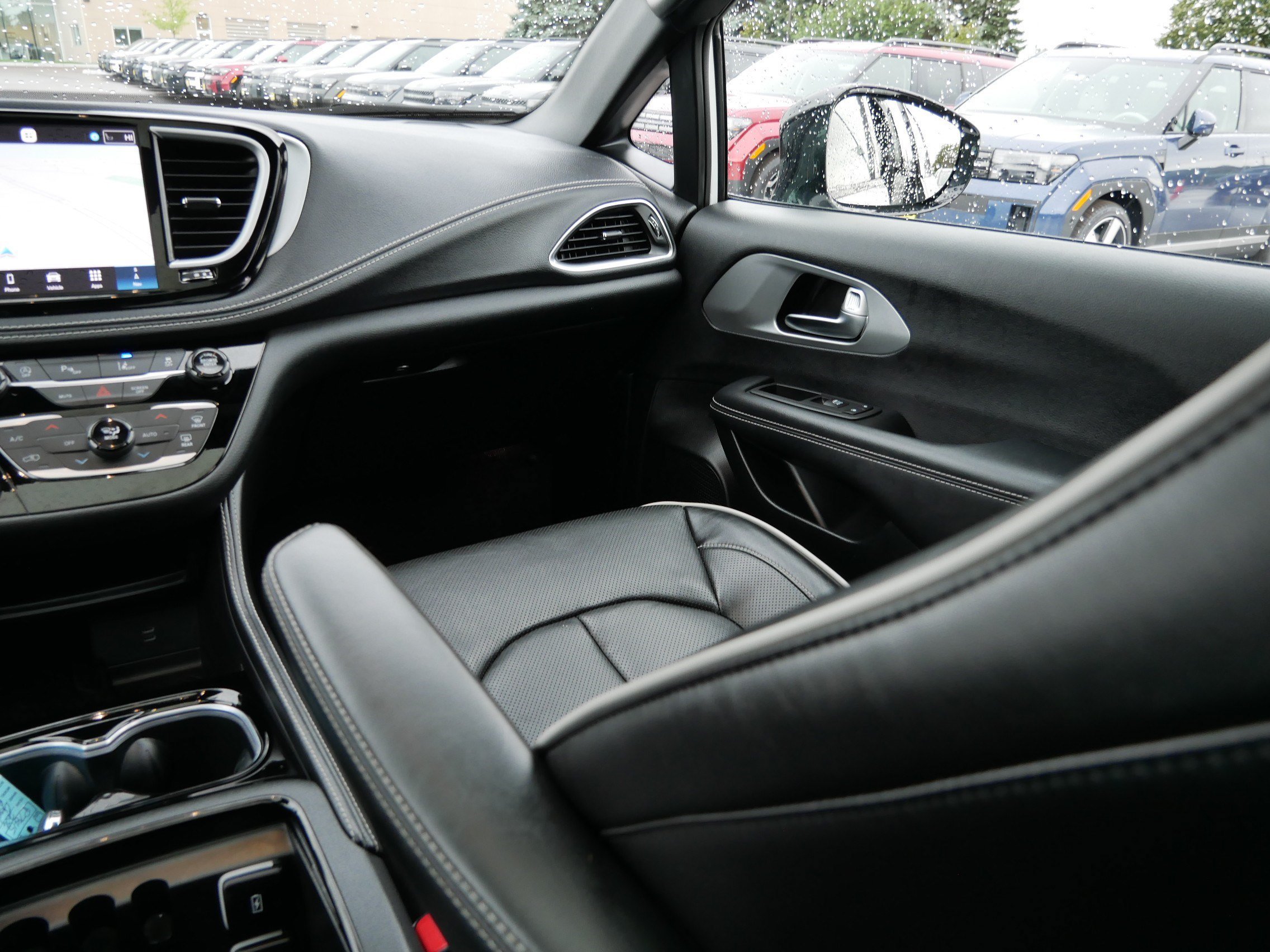 2026 Chrysler Pacifica Limited - Photo 11