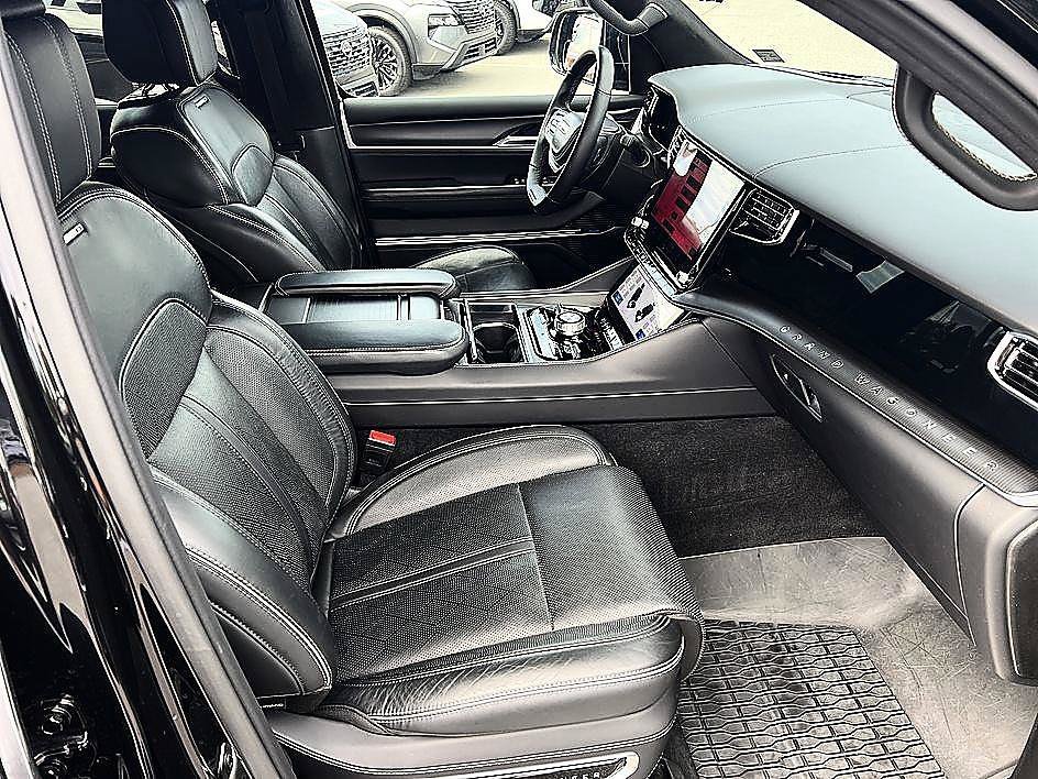 Used 2024 Diamond Black Crystal Pearlcoat Jeep Series II image 20