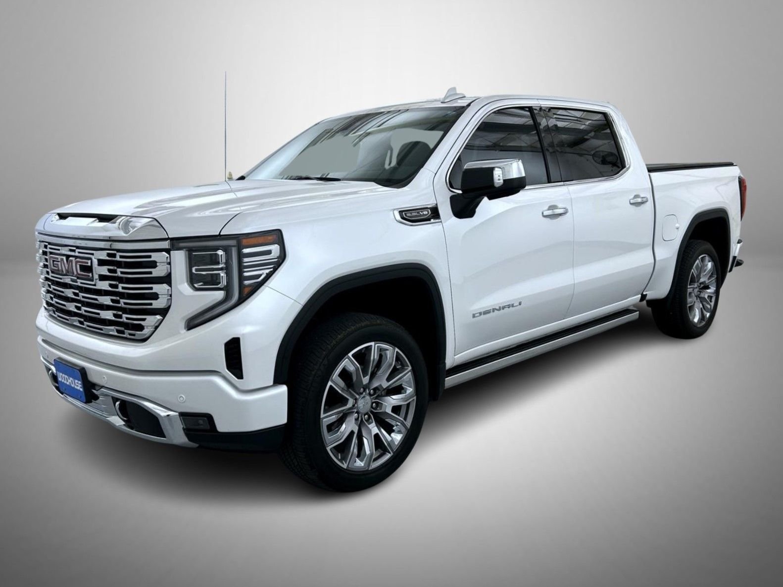 Used 2024 White GMC Denali image 1