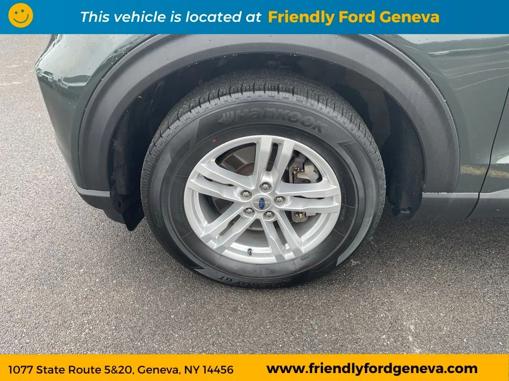 Used 2023 Green Metallic Ford XLT image 9