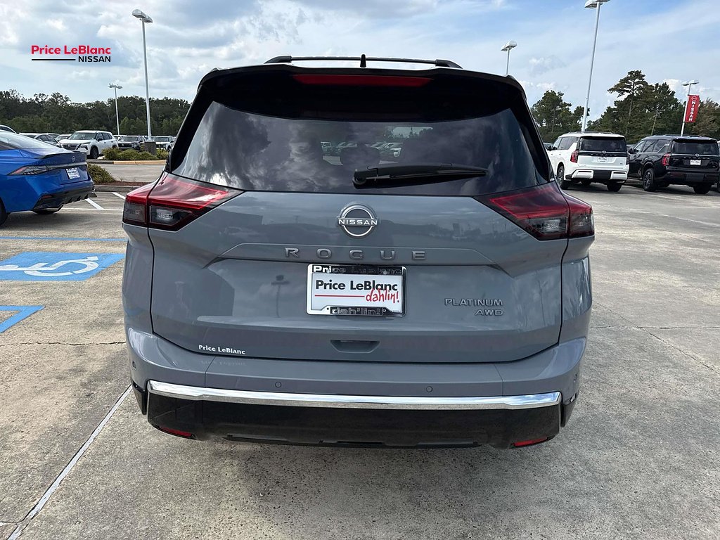 New 2026 Boulder Gray Pearl / Super Black Two-tone Nissan Platinum image 6