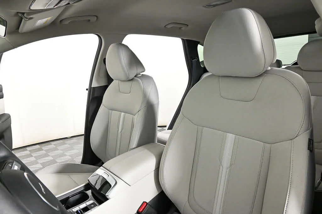 New 2026 Phantom Black Hyundai SEL FWD image 15