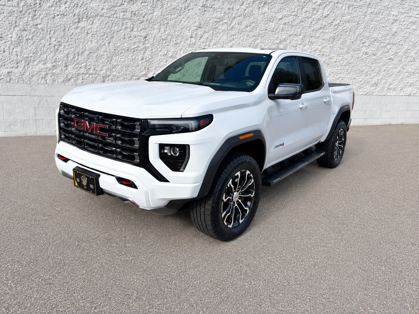 Used 2025 Summit White GMC Denali image 1