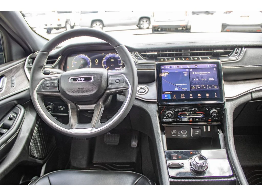 Used 2024 Diamond Black Crystal Pearlcoat Jeep Limited image 26
