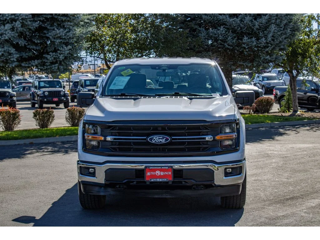 Used 2024 Oxford White Ford XLT image 3