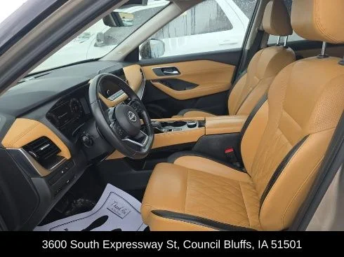 Used 2023 Gold Nissan Platinum image 8