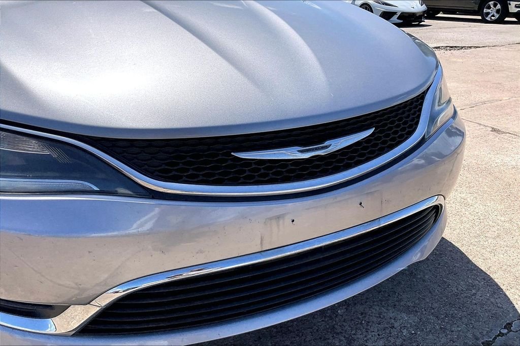 Used 2015 Silver Chrysler Limited image 33