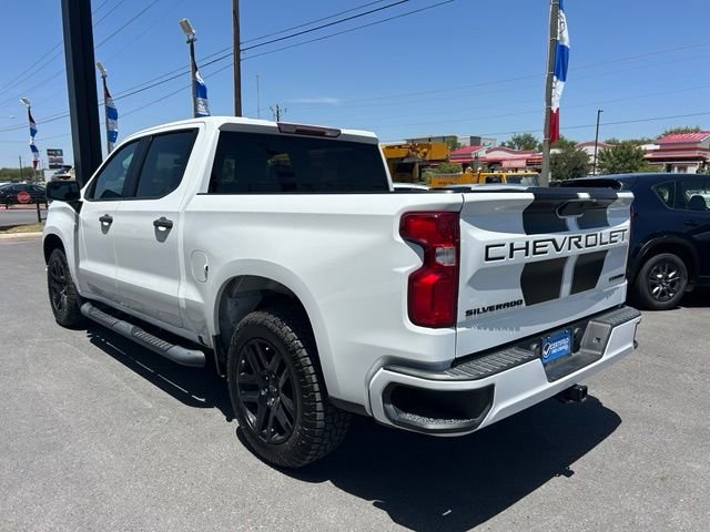 Used 2022 White Chevrolet Custom image 5