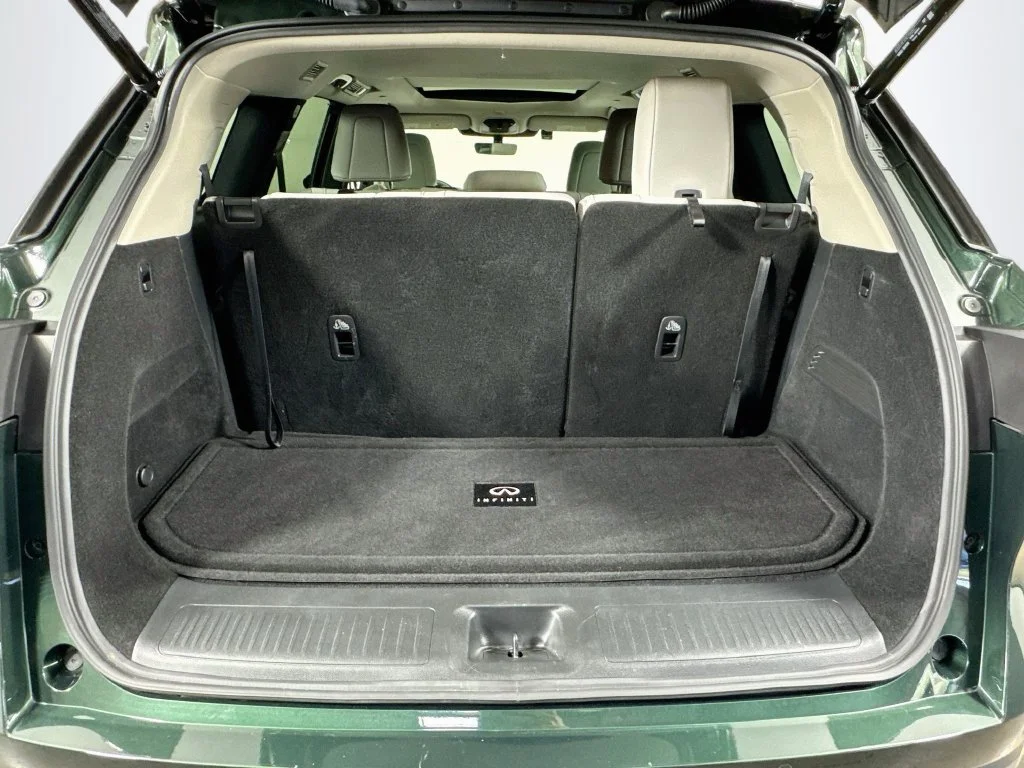 Certified Used 2026 Green INFINITI LUXE image 35