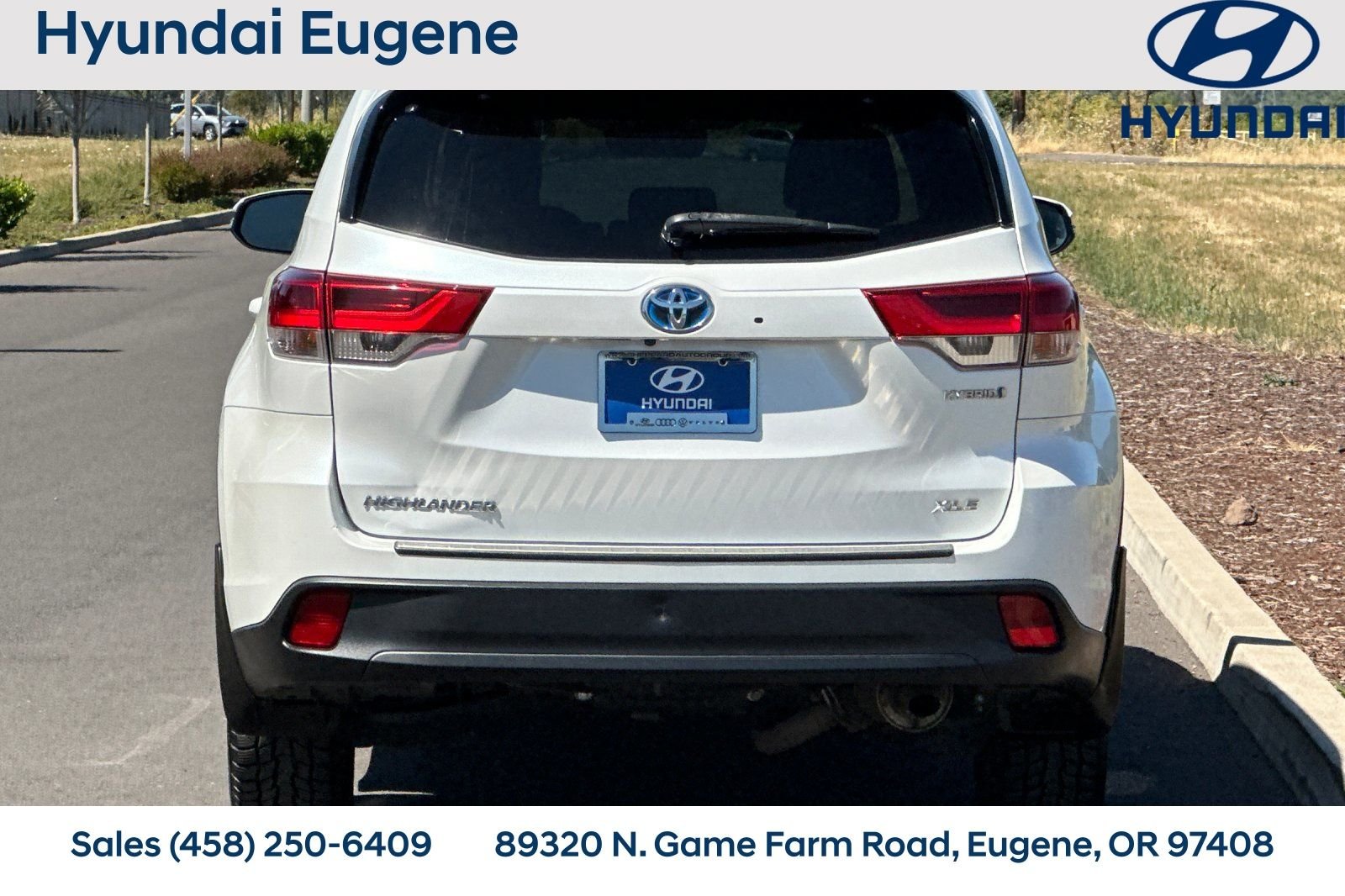 Used 2019 White Toyota XLE image 4