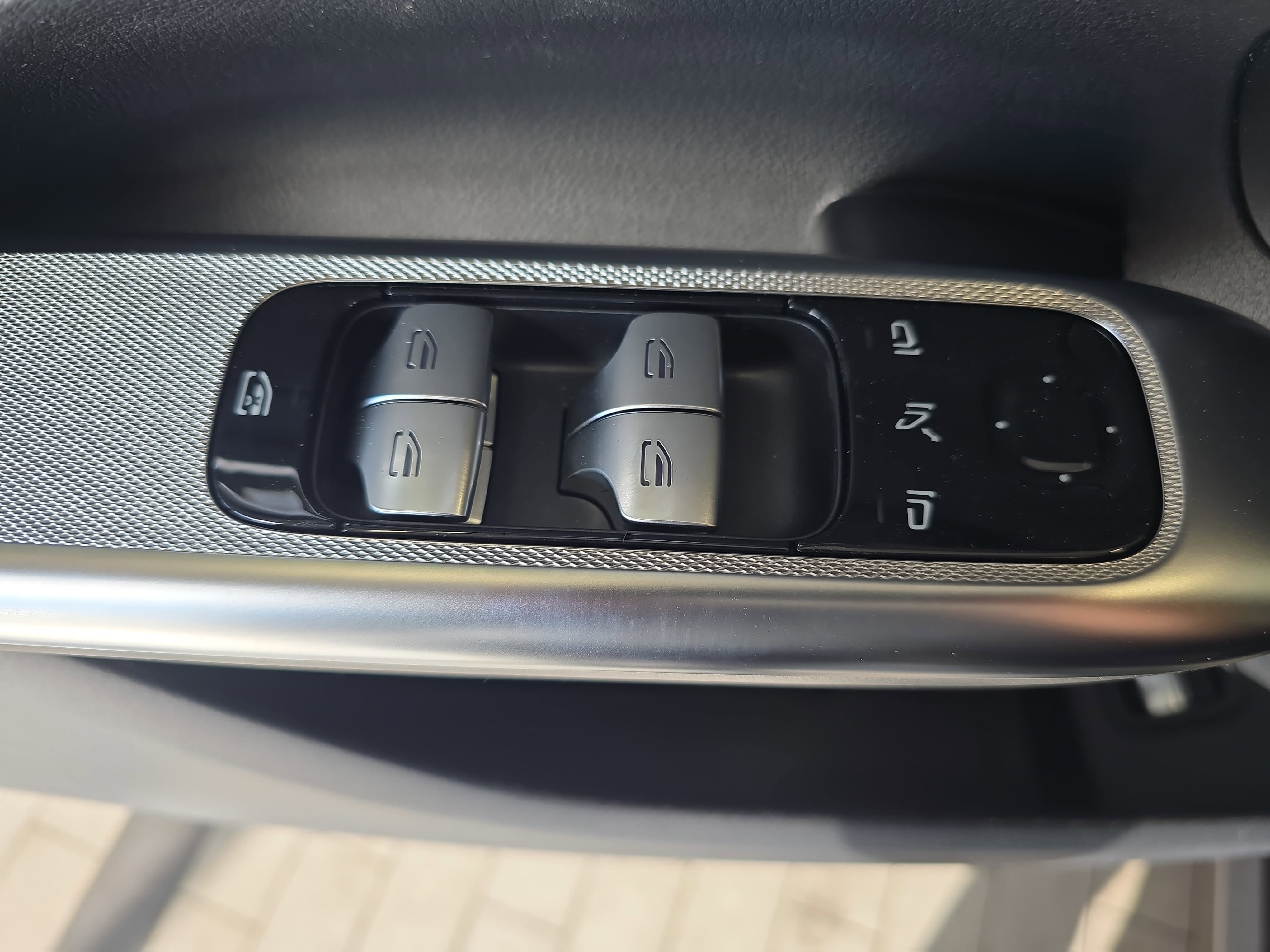 New 2026 Graphite Grey Metallic Mercedes-Benz GLC300 image 28