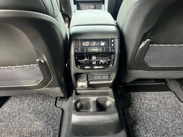 New 2026 Silver Zynith Exterior Paint Jeep Limited image 15