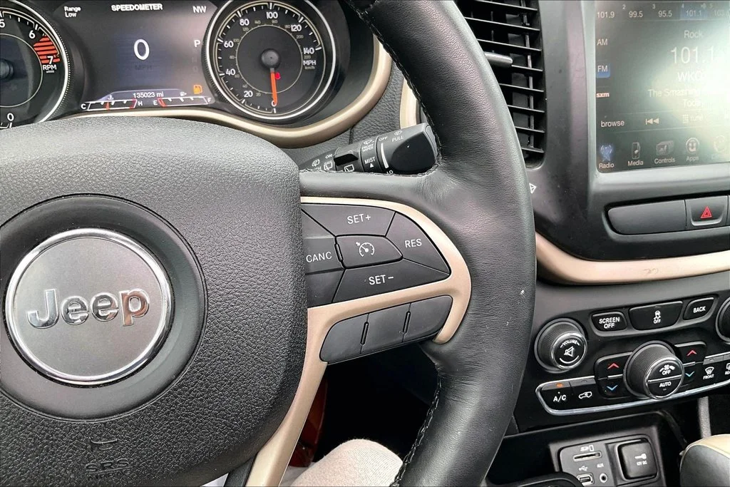 Used 2016 Gray Jeep Limited image 21