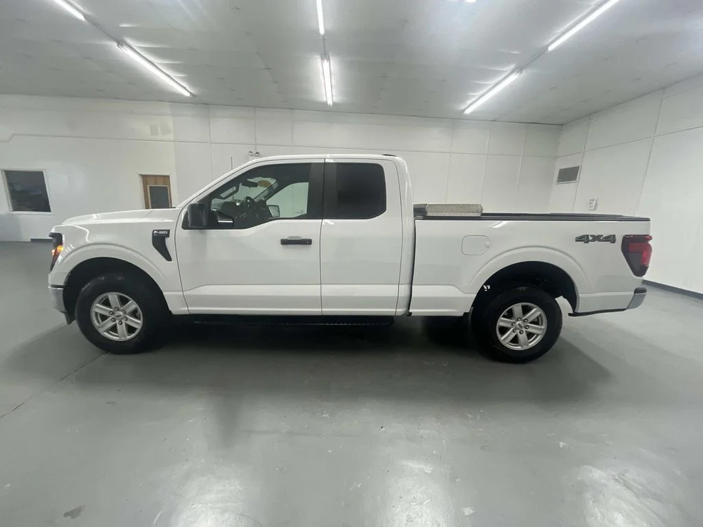 Used 2024 Oxford White Ford XL SUPER CREW 4WD 2.7L V6 1 OWNER image 5