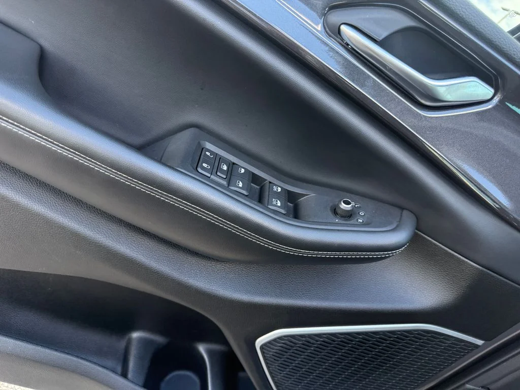Used 2022 Gray Jeep Altitude image 6