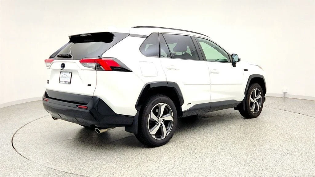 Used 2023 Ice Cap Toyota SE w/ Weather & Moonroof Pkg image 5