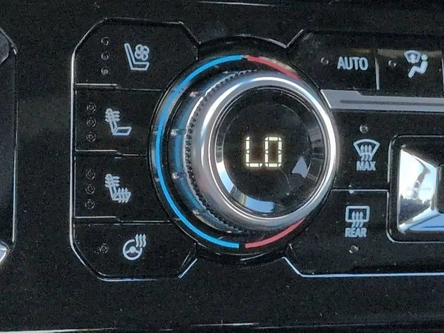 Used 2024  GMC Denali image 21