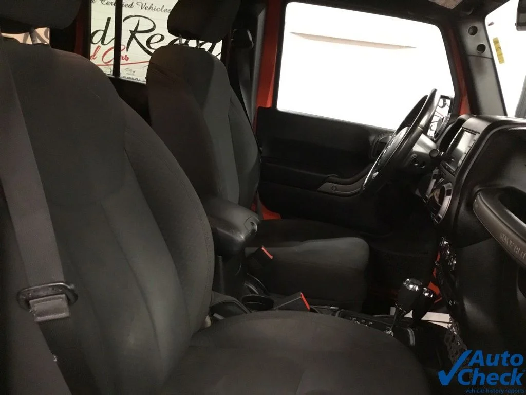Used 2015 Orange Jeep Unlimited Sport image 37