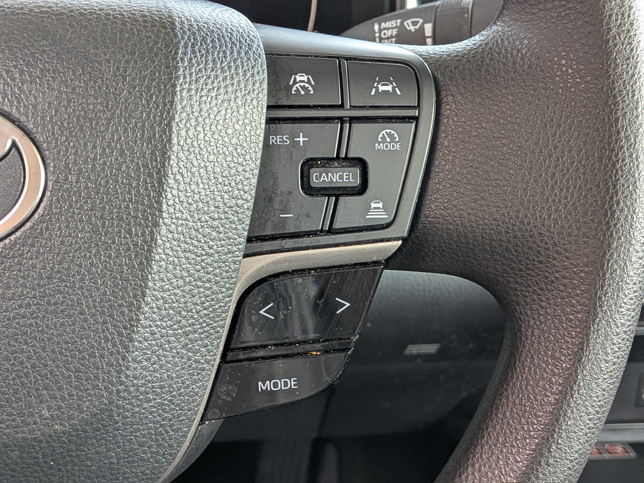 Used 2025 White Toyota LE image 24
