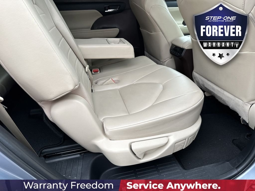 Used 2022  Toyota XLE image 36