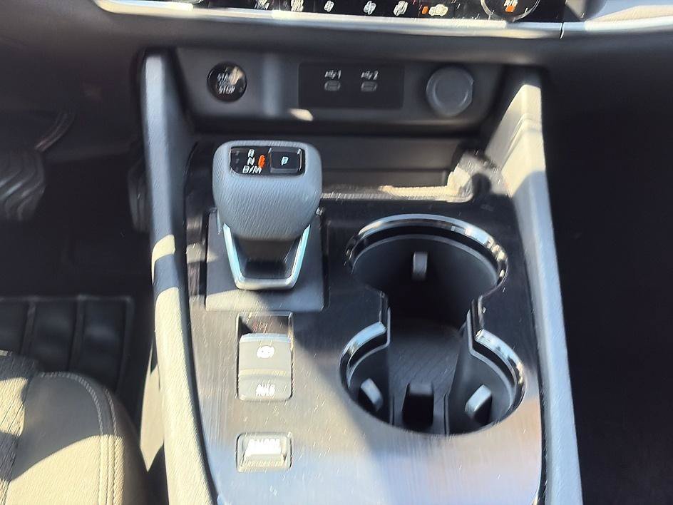 Used 2025 Super Black Nissan SV image 33