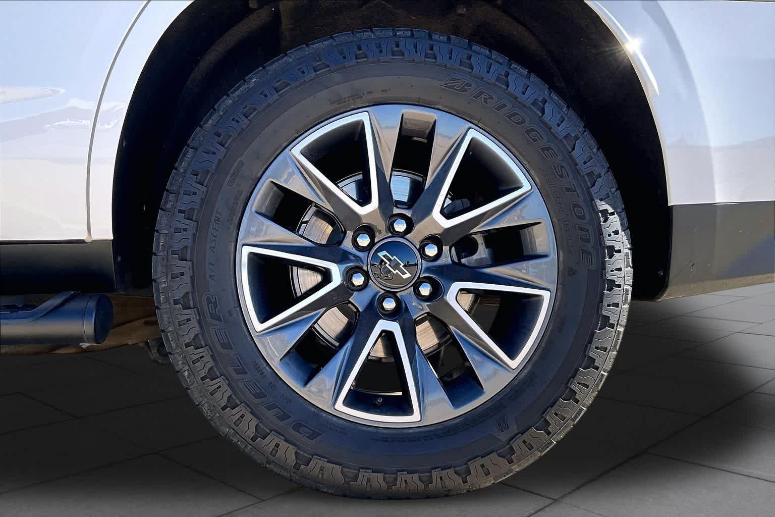 Used 2023 Summit White Chevrolet Z71 image 11
