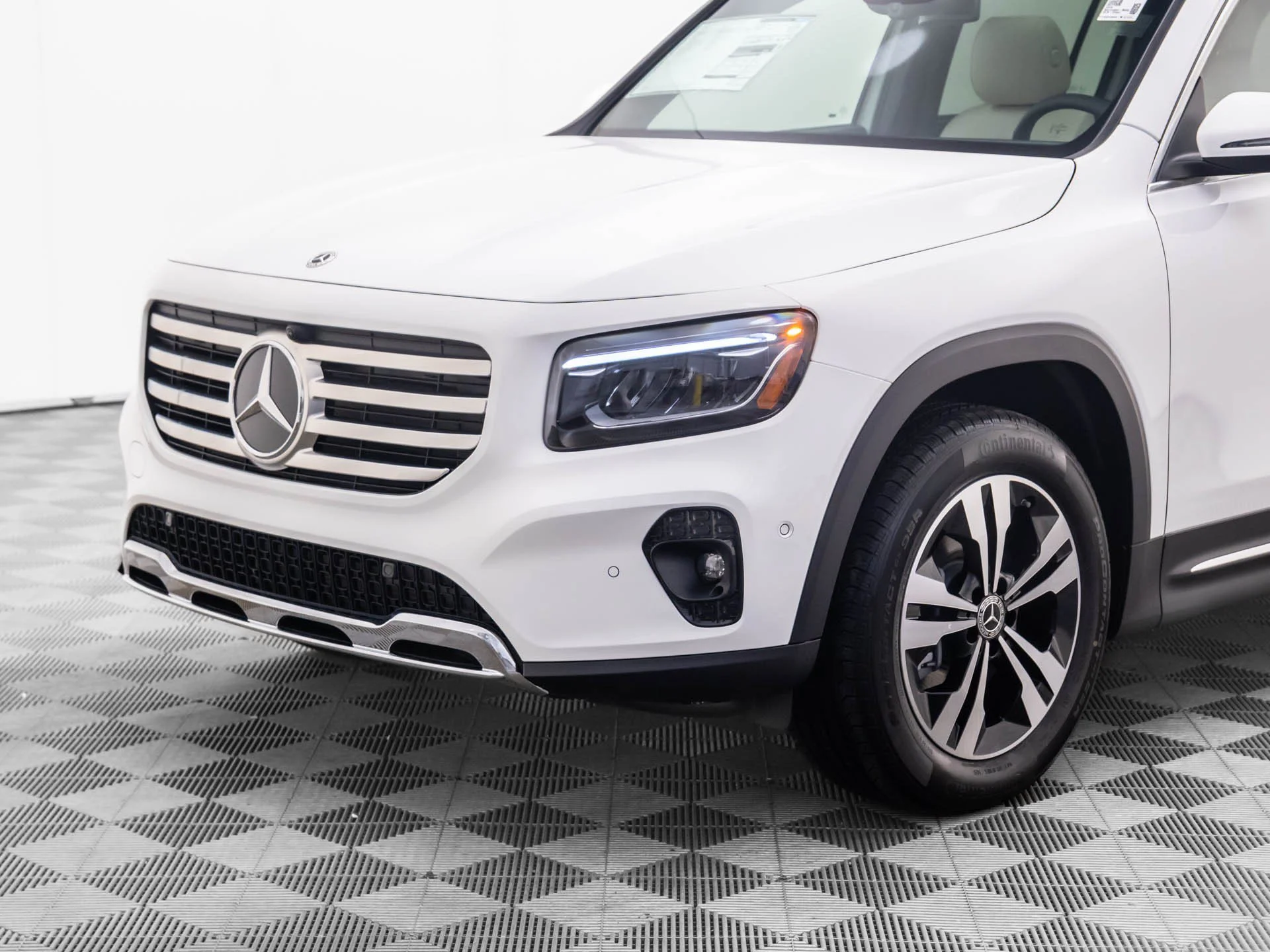 New 2026 White Mercedes-Benz GLB 250 image 38