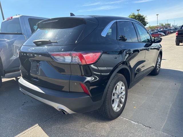 Used 2022 Black Ford SE image 4