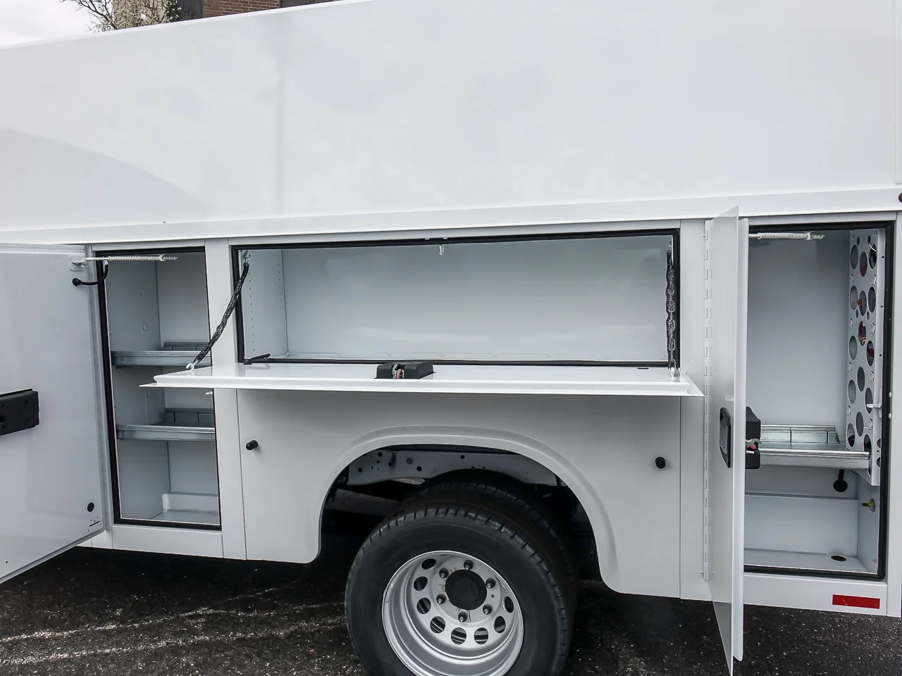 New 2026 Oxford White Ford Cutaway image 29