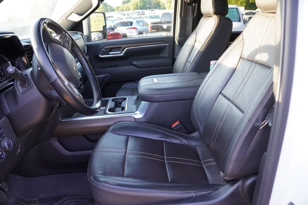 Used 2024 Summit White Chevrolet High Country image 5