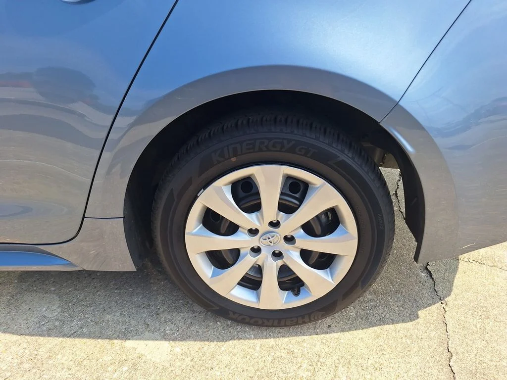 Used 2025  Toyota LE image 22