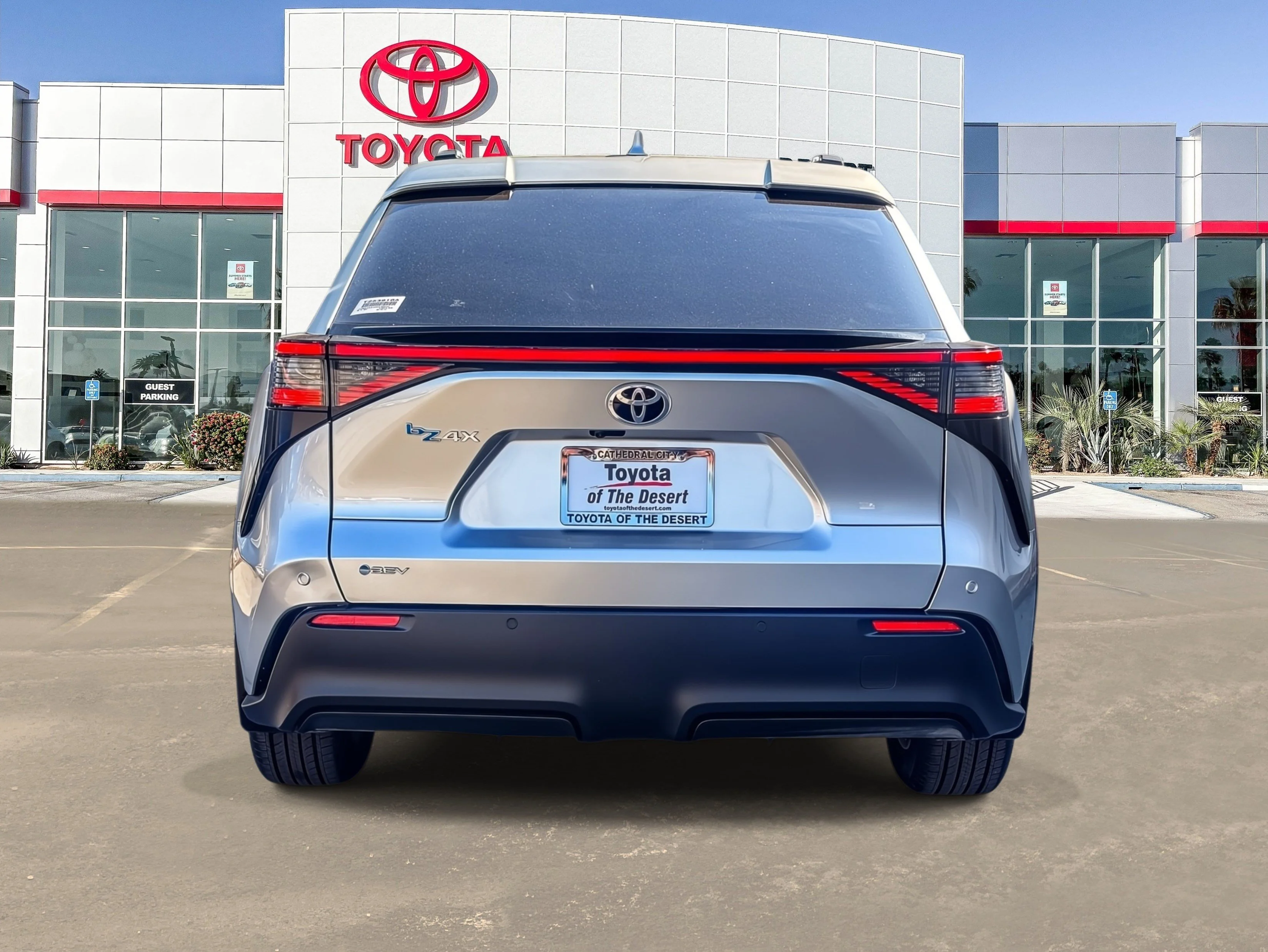 Certified Used 2025 Elemental Silver Metallic Toyota XLE image 5