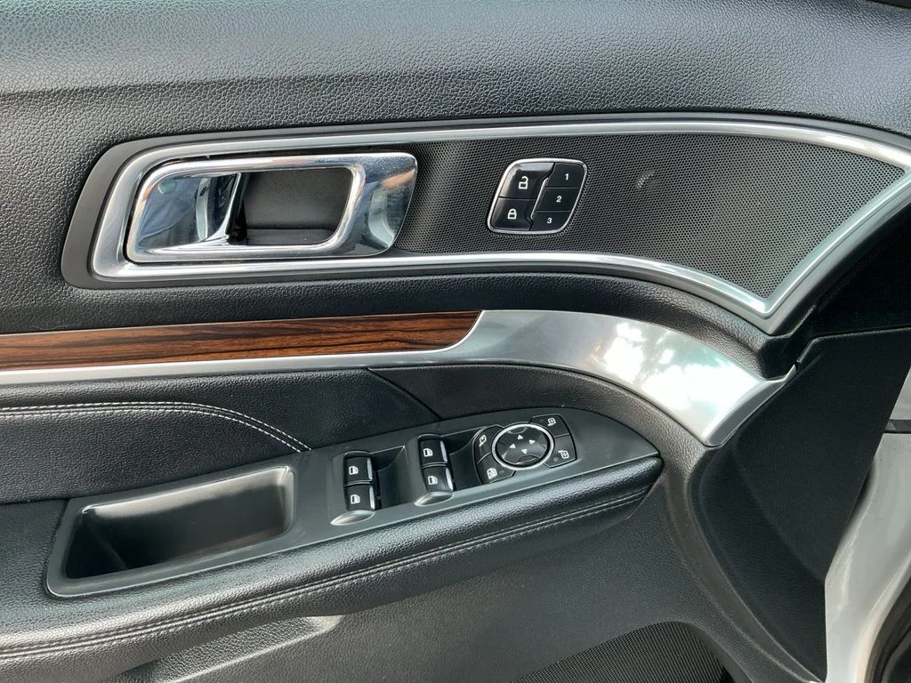 Used 2016 Silver Ford Limited image 10