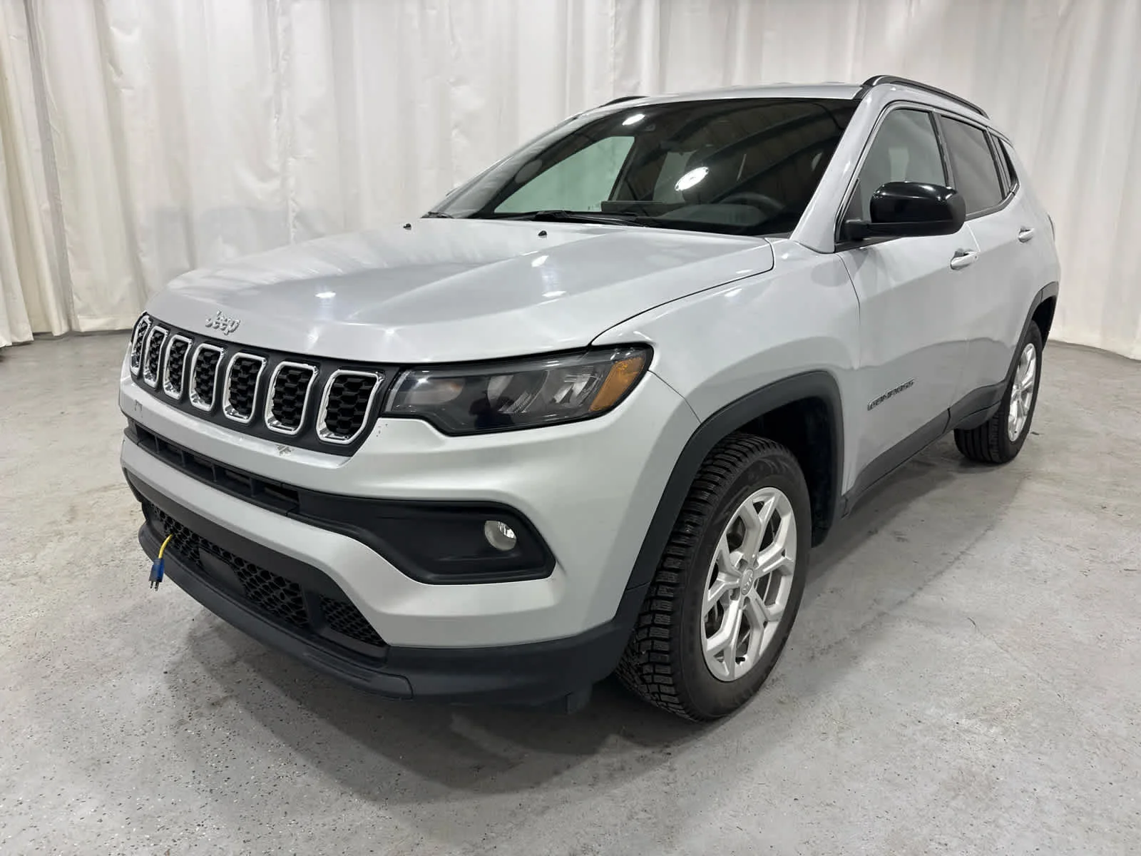 Used 2024 Sil/silver Jeep Latitude image 1