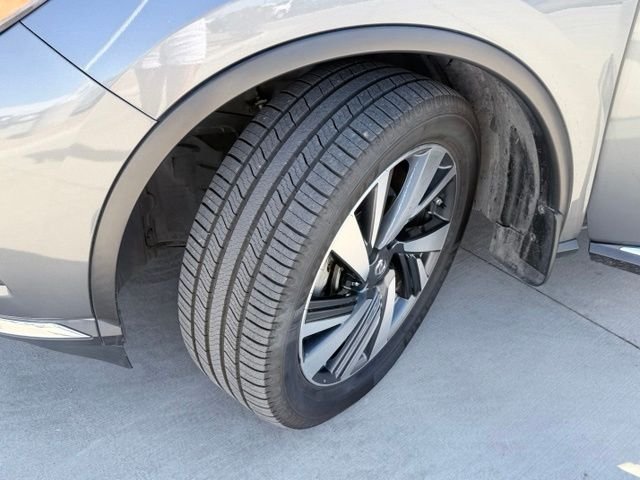 Used 2017 Gray Nissan Platinum image 40