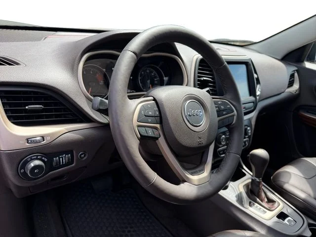 Used 2016 Black Jeep Trailhawk image 13