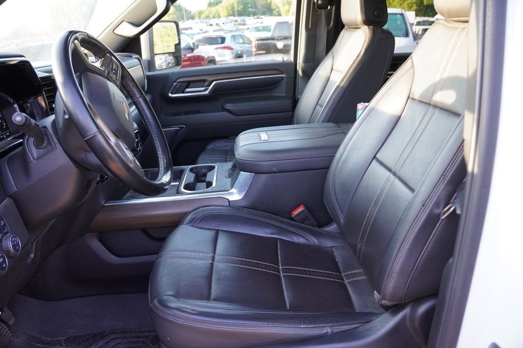 Used 2024 Summit White Chevrolet High Country image 5