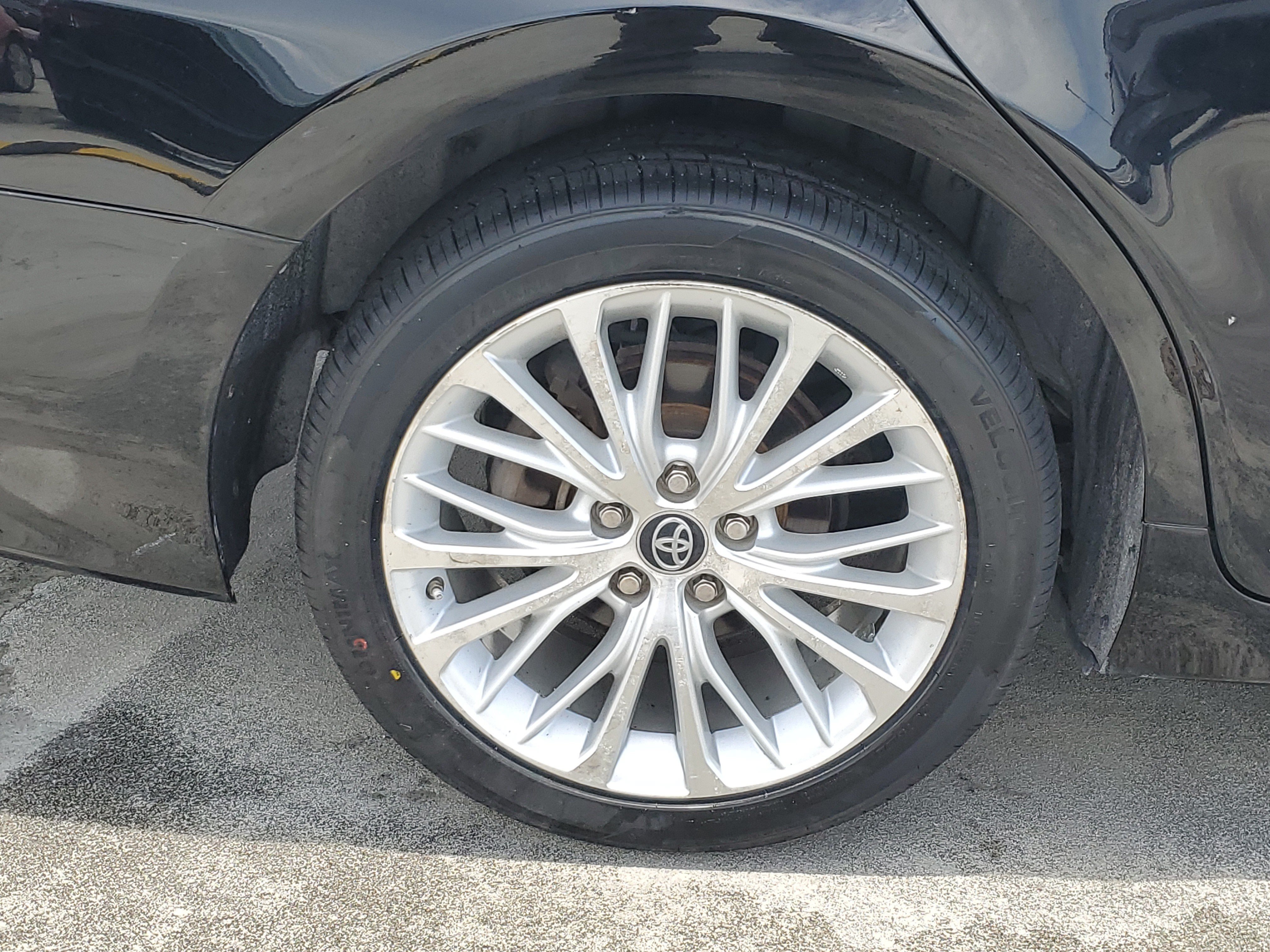Used 2018 Midnight Black Metallic Toyota XLE image 7