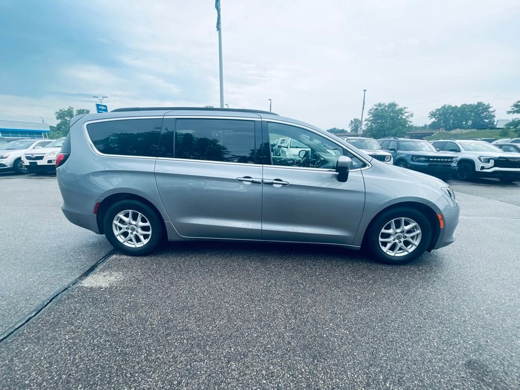 Used 2021 Silver Chrysler LXI image 7