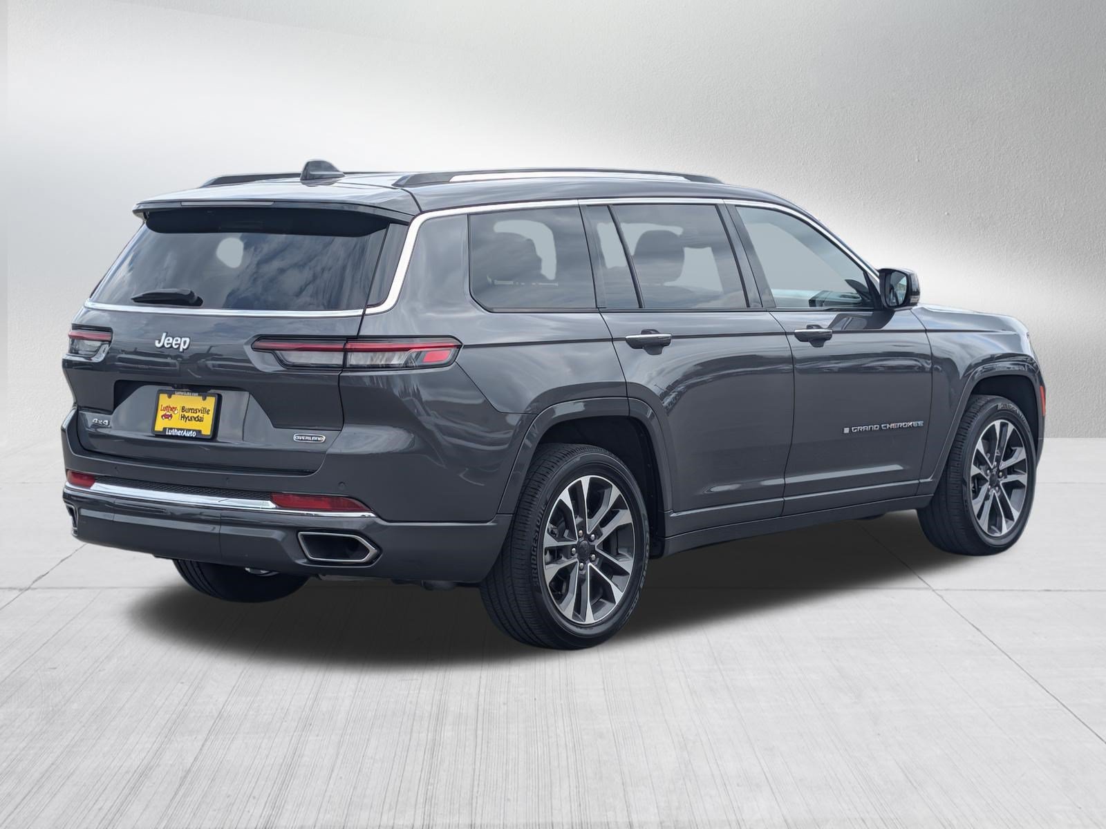 Used 2023 Baltic Gray Metallic Clearcoat Jeep Overland image 7