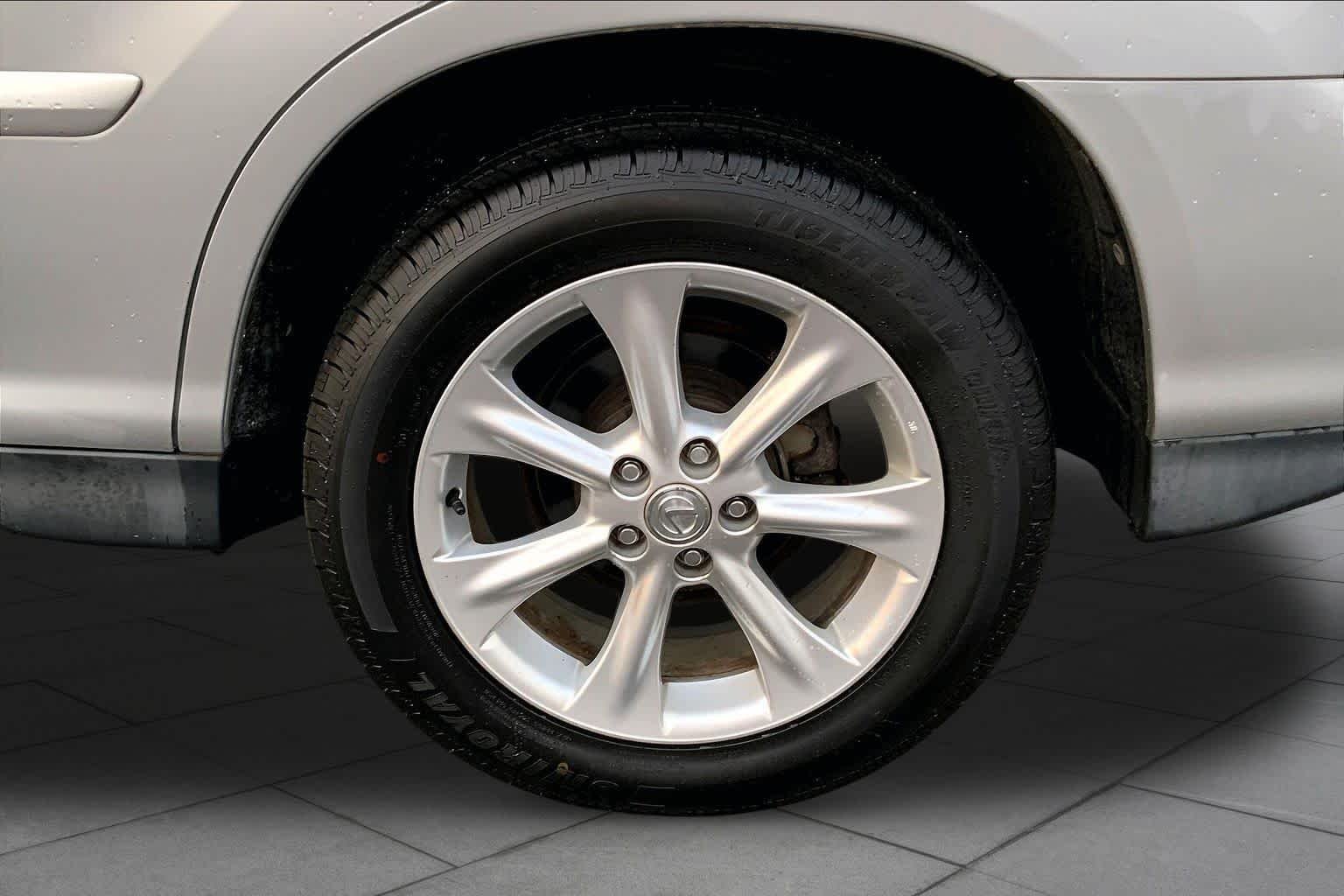 Used 2009 Classic Silver Metallic Lexus  image 10