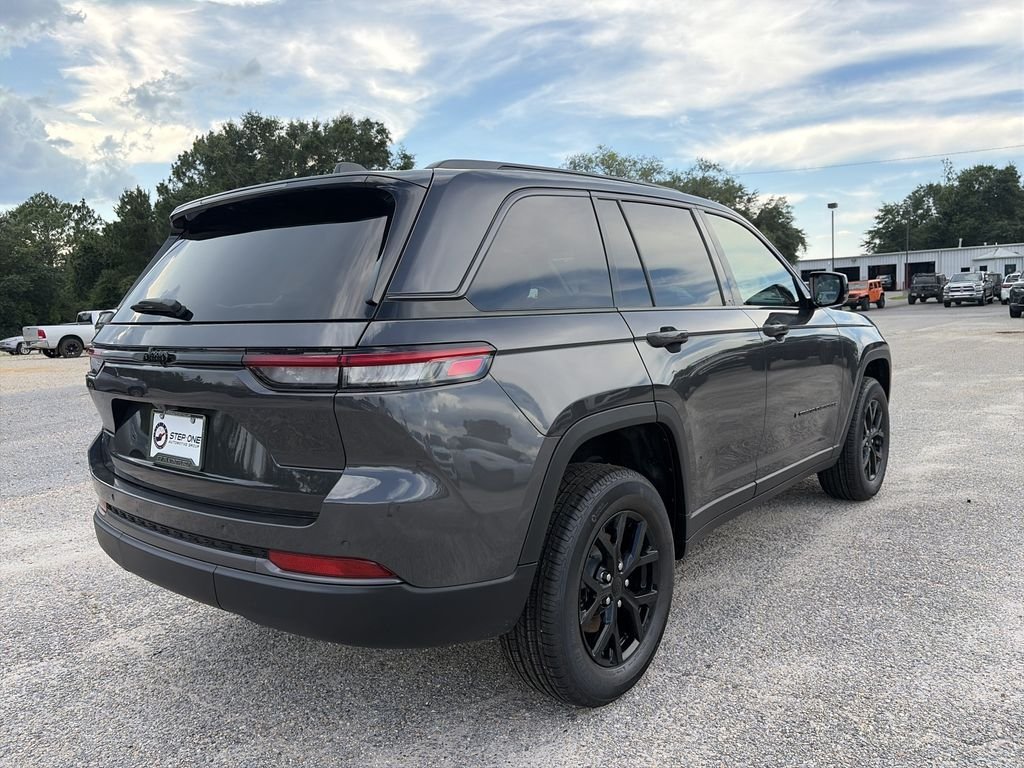 New 2026 Baltic Gray Metallic Clear-Coat Exterior Paint Jeep Altitude image 6